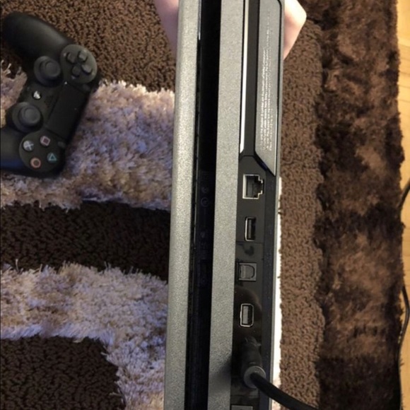 PS4 Pro - Picture 2 of 3